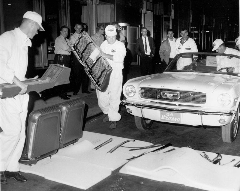 Illustration for article titled How Ford Put A 1966 Mustang Atop The World's Tallest Building